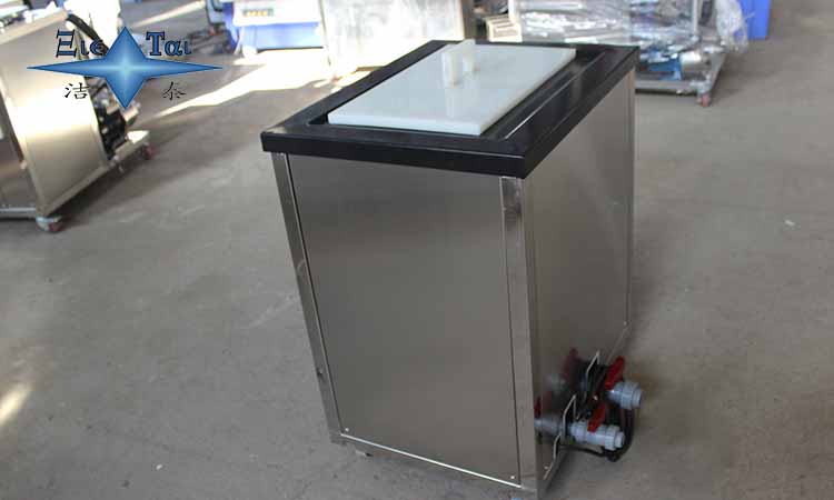 超聲波清洗機(jī)中的清洗液氣泡對(duì)其清洗效果的影響