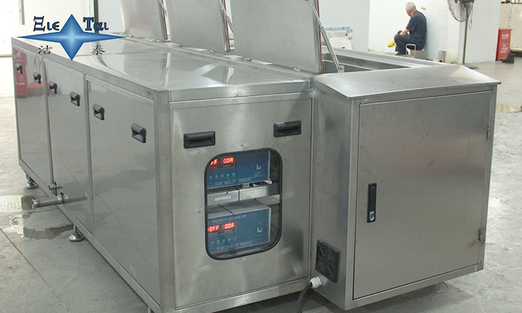 大型設(shè)備三天兩頭停機(jī)維修？潔泰大型超聲波清洗機(jī)，用非標(biāo)定制告別“老爺機(jī)”時(shí)代